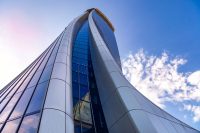 Futuristična stolpnica v Šiški z 21 nadstropji, zasnovana v arhitekturnem studiu Zahe Hadid.