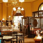 Zgodovinska cena kave v Ljubljani ob reki Ljubljanici.