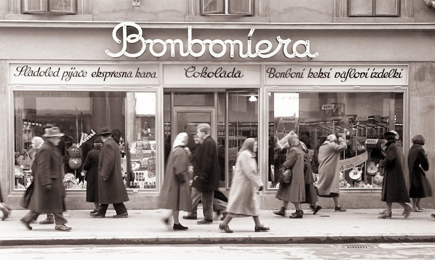 Medtem ko je Kraševa prodajalna leta 2018 zapustila Čopovo ulico, Bonboniera v Šiški še vedno ohranja pravi retro duh. Obudite spomine na nostalgično Ljubljano.