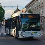 Na fotografiji je avtobus številka 9.